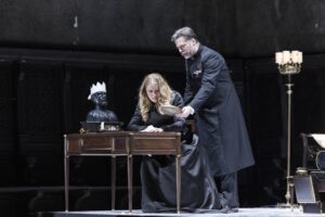 Torna al Teatro San Carlo di Napoli il “Don Carlo” di Giuseppe Verdi firmato da Claus Guth, dal 19 al 31 gennaio 2025