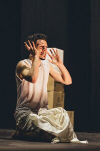 “Cari bambini”, spettacolo di teatrodanza, di e con Salvatore Cataldo, il 6 marzo 2025 al Teatro Instabile Napoli