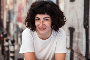 “Una voce umana”, di e con Francesca Fedeli, dal 4 al 6 aprile 2025 al Teatro Serra di Napoli